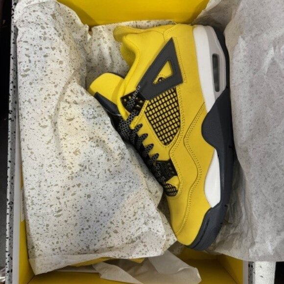 Jordan 4 Retro Lightning Men's Size 10 - Picture 2 of 5
